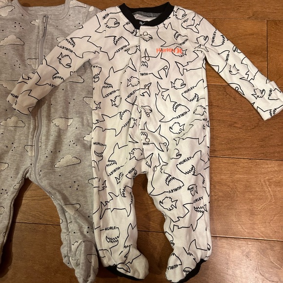 Lot of 4 onesies size 3-6 months ish - Picture 7 of 10
